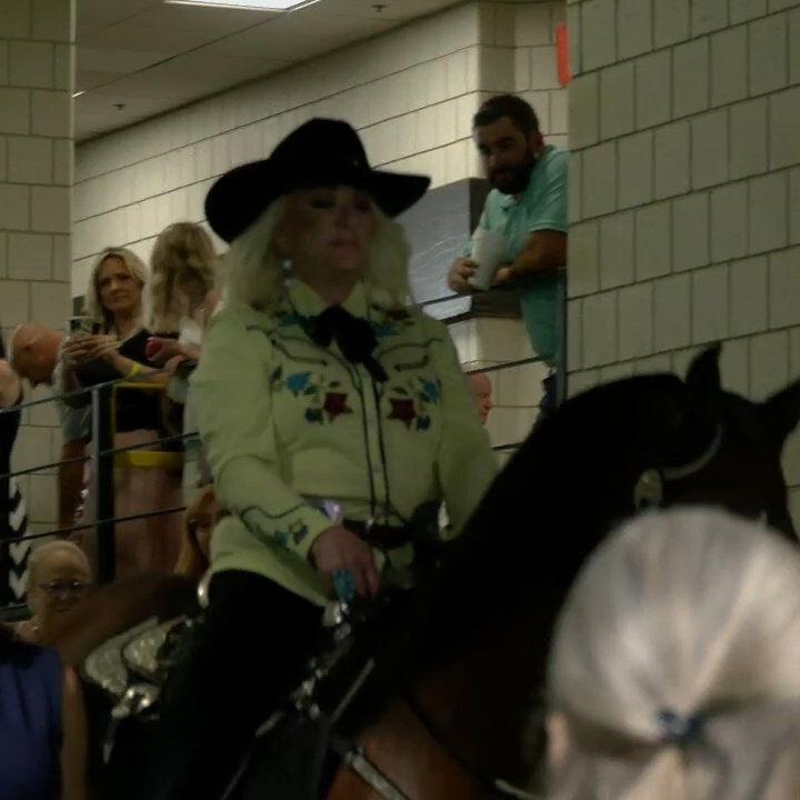 Tanya Tucker surprises fans at the Kentucky State Fair